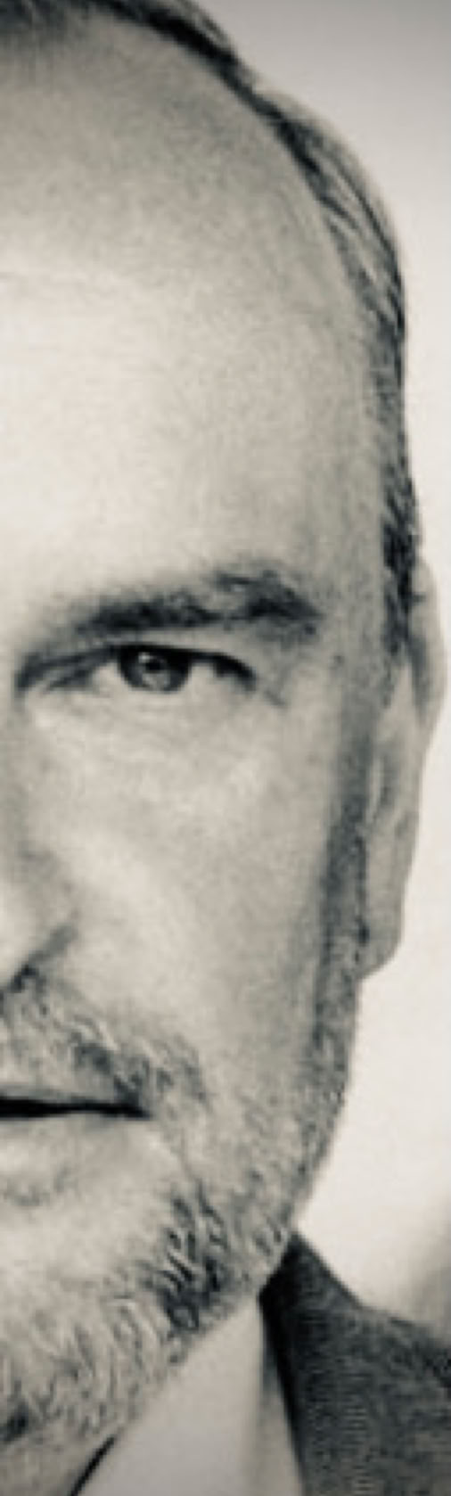 Ralph Barenthien ist Markenstratege mit jahrzehntelanger Erfahrung in der Musik- und Gitarrenbranche, er gibt heutzutage sein Wissen und seine  Erkenntnisse auf rein freiwilliger Basis weiter.